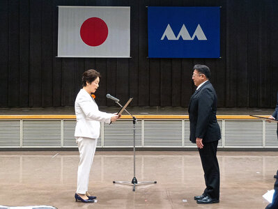 感謝状を受領する様子.jpg