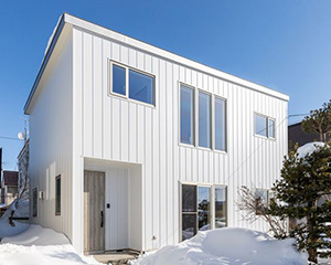 【保存版】サイディングリフォーム完全ガイド：塗装・重ね張り・張り替えのメリットと費用相場