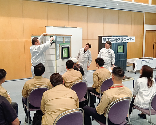 サイディング・ルーフ・ヴァンド全商品の専門知識を活かし、提案の質向上や顧客課題解決を技術の面から支援します。